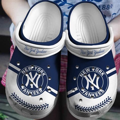 nike yankees shoes|new york yankee crocs shoes.